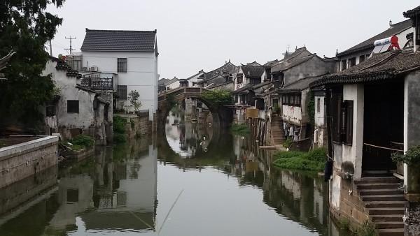 辛芷蕾发了和花少团每个人的合照,从她身上学到了羽绒服显瘦大法
